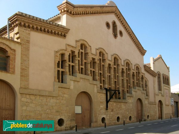 Pira - Celler del Sindicat Agrícola (Foto: Albert Esteves, 2009) Pira - Celler del Sindicat Agrícola
