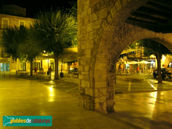 Montblanc - Plaça Major, de nit (Foto: Albert Esteves, 2009) Montblanc - Plaça Major, de nit