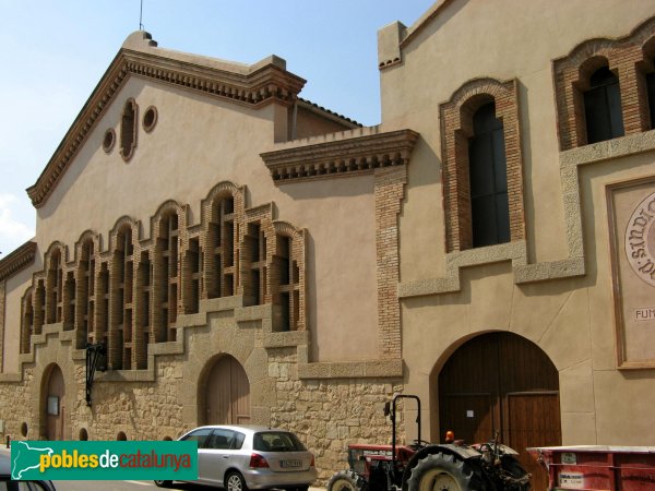 Pira - Celler del Sindicat Agrícola (Foto: Albert Esteves, 2009) Pira - Celler del Sindicat Agrícola