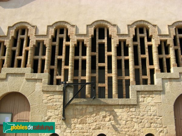 Pira - Celler del Sindicat Agrícola (Foto: Albert Esteves, 2009) Pira - Celler del Sindicat Agrícola