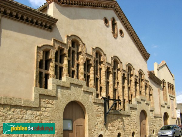 Pira - Celler del Sindicat Agrícola (Foto: Albert Esteves, 2009) Pira - Celler del Sindicat Agrícola
