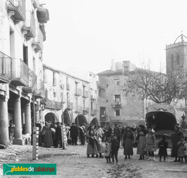 Santa Coloma de Queralt - Plaça Major, 1912 (Foto: Josep Salvany - Fons Salvany, Biblioteca de Catalunya, 1923) Santa Coloma de Queralt - Plaça Major, 1912
