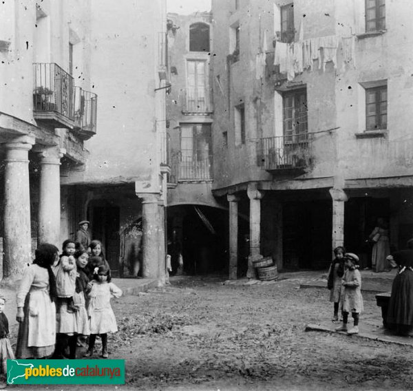 Santa Coloma de Queralt - Plaça de l'Església, 1912 (Foto: Josep Salvany - Fons Salvany, Biblioteca de Catalunya, 1912) Santa Coloma de Queralt - Plaça de l'Església, 1912