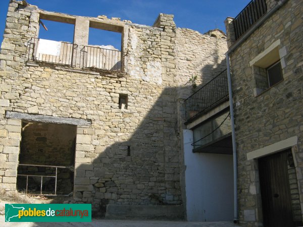 Les Piles - Guialmons, una casa en restauració (Foto: Albert Esteves, 2009) Les Piles - Guialmons, una casa en restauració