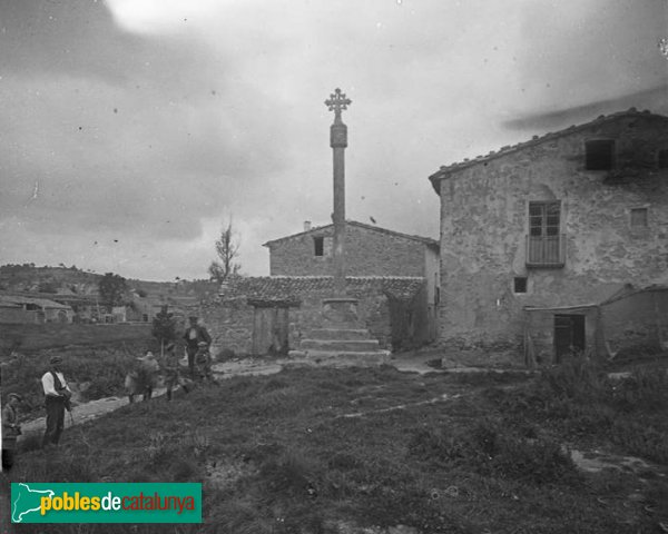 Les Piles - Creu de terme de Biure (Foto: Josep Salvany - Fons Salvany, Biblioteca de Catalunya, 1923) Les Piles - Creu de terme de Biure