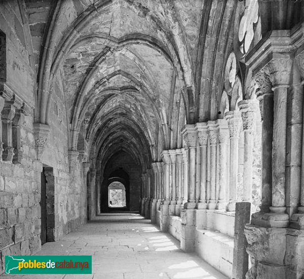 Monestir de Poblet - Claustre (Foto: <i>Josep Salvany - Fons Salvany. Biblioteca de Catalunya</i>, 1917) Monestir de Poblet - Claustre