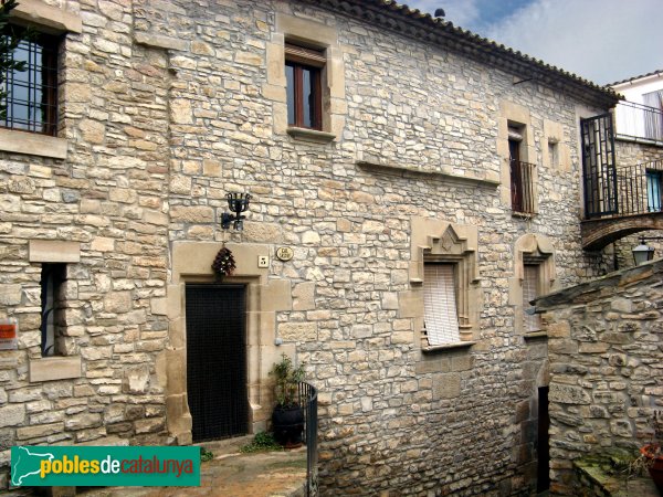 Vallfogona de Riucorb - Cal Sastre (Foto: Albert Esteves, 2010) Vallfogona de Riucorb - Cal Sastre