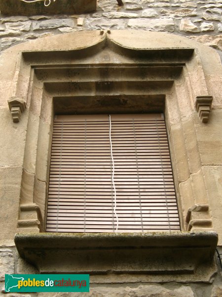 Vallfogona de Riucorb - Cal Sastre, finestra renaixentista (Foto: Albert Esteves, 2010) Vallfogona de Riucorb - Cal Sastre, finestra renaixentista