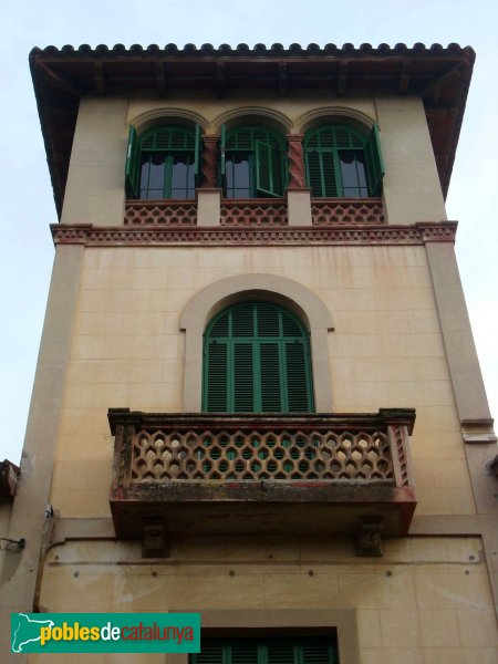 Cerdanyola - Casa Ramon Capdevila (Foto: <i>Isaac Fernández</i>, 2010) Cerdanyola - Casa Ramon Capdevila