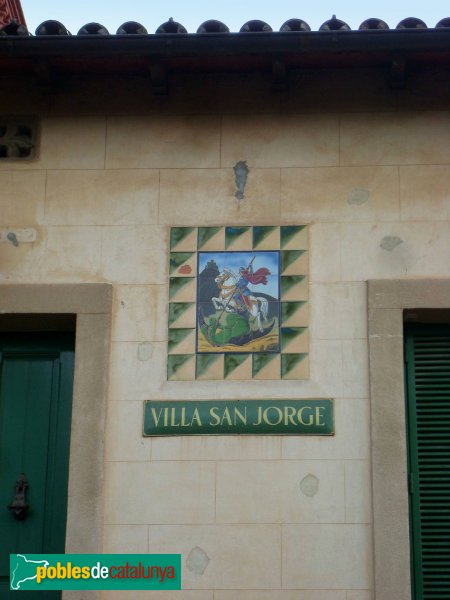 Cerdanyola - Casa Ramon Capdevila (Foto: <i>Isaac Fernández</i>, 2010) Cerdanyola - Casa Ramon Capdevila