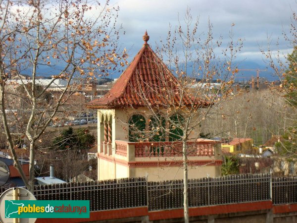 Cerdanyola - Casa Ramon Capdevila (Foto: <i>Isaac Fernández</i>, 2010) Cerdanyola - Casa Ramon Capdevila