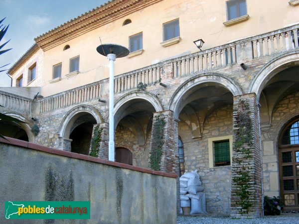 Vallclara - Can Sales, façana del carrer de la Muralla (Foto: Albert Esteves, 2010) Vallclara - Can Sales, façana del carrer de la Muralla