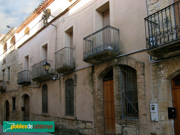 Vallclara - Can Sales, façana del carrer Major (Foto: Albert Esteves, 2010) Vallclara - Can Sales, façana del carrer Major