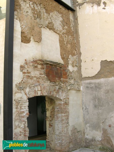 Terrassa - Restes de muralla (Foto: Albert Esteves, 2010) Terrassa - Restes de muralla