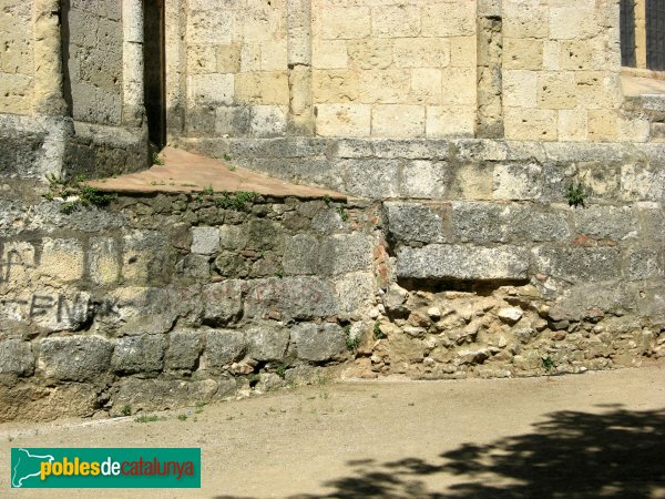 Sant Cugat del Vallès - Absis del monestir, fonaments romans