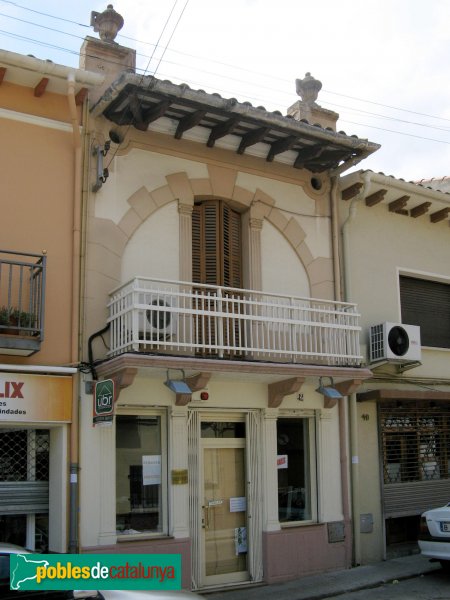 Ripollet - Carrer Calvari, 42 (Foto: Albert Esteves, 2010) Ripollet - Carrer Calvari, 42