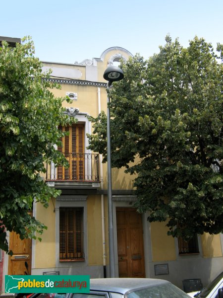 Ripollet - Carrer Calvari, 15 (Foto: Albert Esteves, 2010) Ripollet - Carrer Calvari, 15