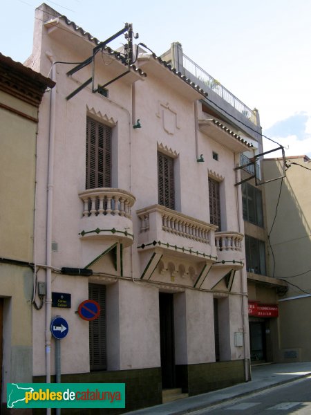 Ripollet - Carrer Calvari, Can Bertran (Foto: Albert Esteves, 2010) Ripollet - Carrer Calvari, Can Bertran