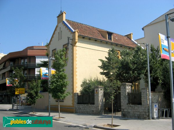 Cerdanyola - Casa Dolors Balcells (Foto: Albert Esteves, 2010) Cerdanyola - Casa Dolors Balcells