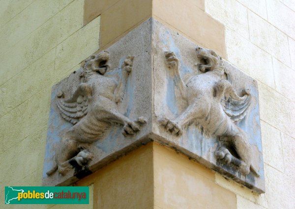 Cerdanyola - Casa Dolors Balcells, detall de la façana (Foto: Albert Esteves, 2010) Cerdanyola - Casa Dolors Balcells, detall de la façana