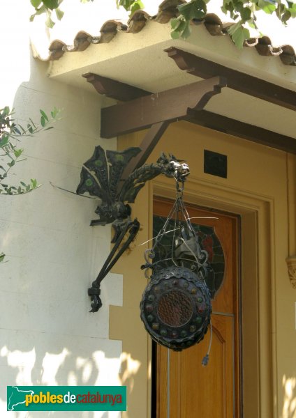 Cerdanyola - Casa Dolors Balcells, detall de forja (Foto: Albert Esteves, 2010) Cerdanyola - Casa Dolors Balcells, detall de forja