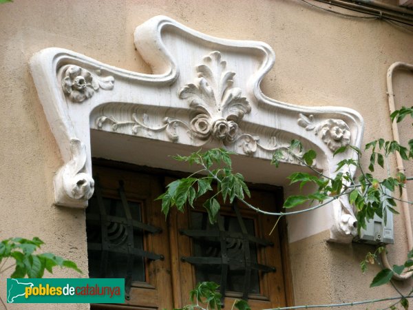 Cerdanyola - Carrer Prat de la Riba, 42-44 (Foto: Albert Esteves, 2010) Cerdanyola - Carrer Prat de la Riba, 42-44