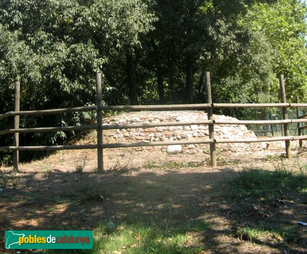 Santa Perpètua de Mogoda - Pou de glaç de Mogoda (Foto: Albert Esteves, 2010) Santa Perpètua de Mogoda - Pou de glaç de Mogoda