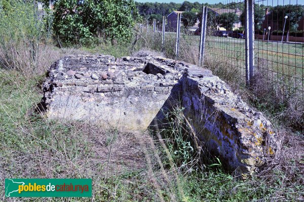 Masia del forn del Vidre - Probables restes del forn (Foto: Joan Sánchez Sabé, 2010) Masia del forn del Vidre - Probables restes del forn