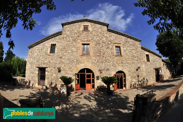 Can Cortès, façana principal fotografiada amb ull de peix (Foto: Joan Sánchez Sabé, 2010) Can Cortès, façana principal fotografiada amb ull de peix