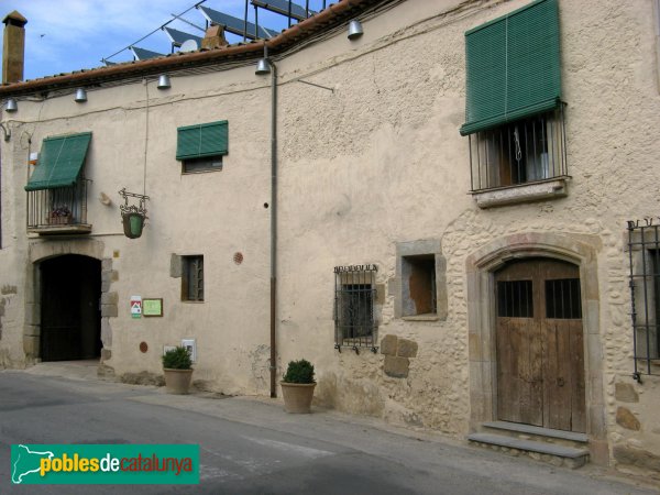 Fortià - Can Caló o Can Bayre (Foto: Albert Esteves, 2010) Fortià - Can Caló o Can Bayre