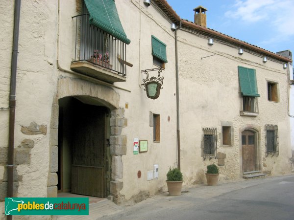 Fortià - Can Caló o Can Bayre (Foto: Albert Esteves, 2010) Fortià - Can Caló o Can Bayre