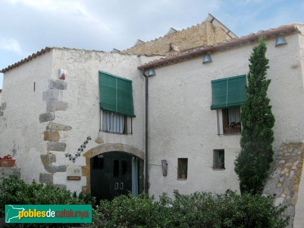 Fortià - Can Caló o Can Bayre (Foto: Albert Esteves, 2010) Fortià - Can Caló o Can Bayre