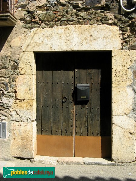 Garriguella - Porta de 1763 (Foto: Albert Esteves, 2010) Garriguella - Porta de 1763