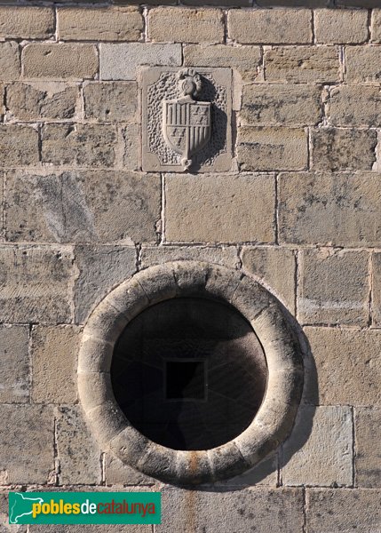 Santa Coloma de Queralt - Hospital de Santa Magdalena - Òcul i escut (Foto: Joan Sánchez Sabé, 2009) Santa Coloma de Queralt - Hospital de Santa Magdalena - Òcul i escut