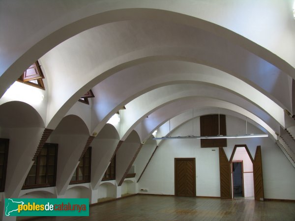 Barcelona - Pavellons Güell. Interior (Antiga Càtedra Gaudí) (Foto: Valentí Pons, 2010) Barcelona - Pavellons Güell. Interior (Antiga Càtedra Gaudí)