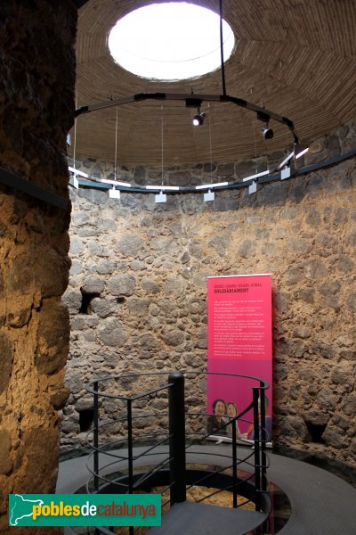 Hostalric - Casa de la Vila, torre del Convent (Foto: Albert Esteves, 2011) Hostalric - Casa de la Vila, torre del Convent