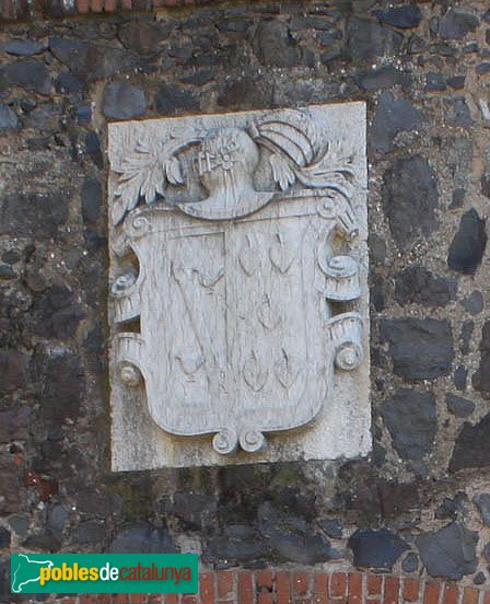 Hostalric - Castell, escut (Foto: Albert Esteves, 2011) Hostalric - Castell, escut