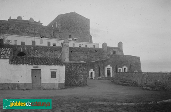 Hostalric - Castell (Foto: Josep Salvany -Fons Salvany-Biblioteca de Catalunya-, 1911) Hostalric - Castell