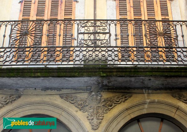 Hostalric - Rectoria, detall barana (Foto: Albert Esteves, 2011) Hostalric - Rectoria, detall barana