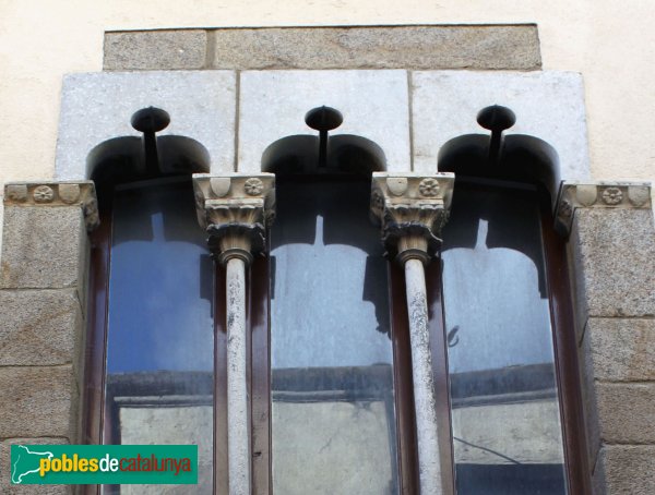 Hostalric - Antiga casa Falgueres, detall (Foto: Albert Esteves, 2011) Hostalric - Antiga casa Falgueres, detall