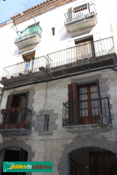 Hostalric - Carrer Major (Foto: Albert Esteves, 2011) Hostalric - Carrer Major