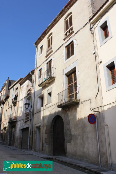 Hostalric - Carrer Major (Foto: Albert Esteves, 2011) Hostalric - Carrer Major