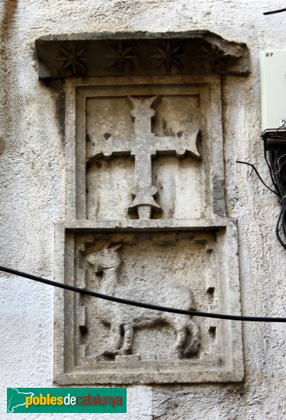 Hostalric - Escut dels Cabrera, al carrer Major (Foto: Albert Esteves, 2011) Hostalric - Escut dels Cabrera, al carrer Major