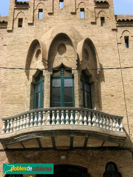 Molins de Rei - Federació Obrera, balcó (Foto: Albert Esteves, 2011) Molins de Rei - Federació Obrera, balcó
