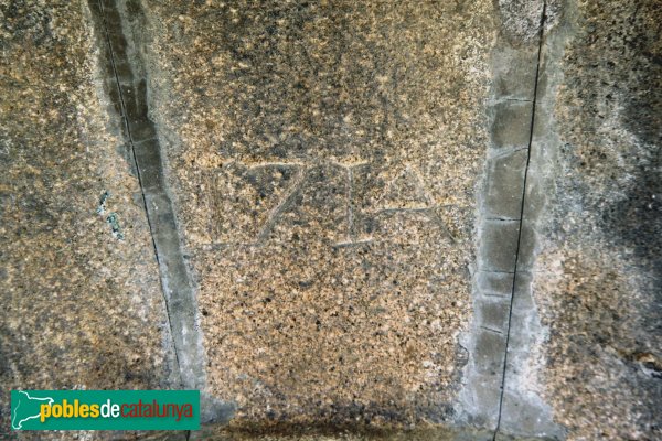 Osor - Can Margarits, dovella amb la data de 1714 (Foto: Albert Esteves, 2011) Osor - Can Margarits, dovella amb la data de 1714