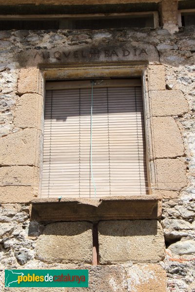 Osor - Finestra de Can Badia (Foto: Albert Esteves, 2011) Osor - Finestra de Can Badia