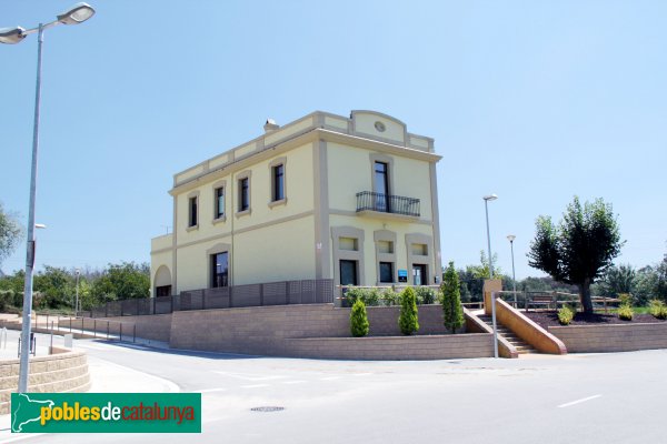 Sils - Antiga escola de Vallcanera (Foto: Albert Esteves, 2011) Sils - Antiga escola de Vallcanera