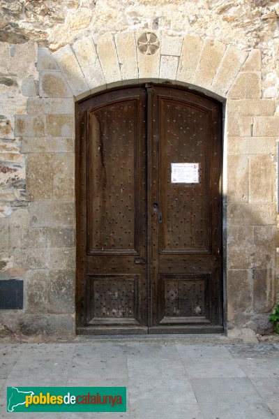 Llançà - Església de Sant Vicenç, porta lateral (Foto: Albert Esteves, 2011) Llançà - Església de Sant Vicenç, porta lateral