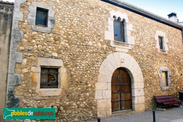 Santa Llogaia d'Àlguema - Can Pins (Foto: Albert Esteves, 2011) Santa Llogaia d'Àlguema - Can Pins