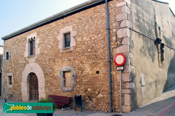 Santa Llogaia d'Àlguema - Can Pins (Foto: Albert Esteves, 2011) Santa Llogaia d'Àlguema - Can Pins